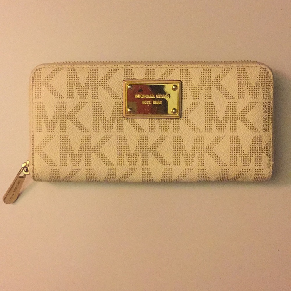 Michael Kors Wallet SOLD